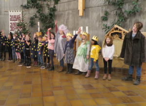 Mehr über den Artikel erfahren Krippenspielprobe „Der Stern von Bethlehem“ in Merheim